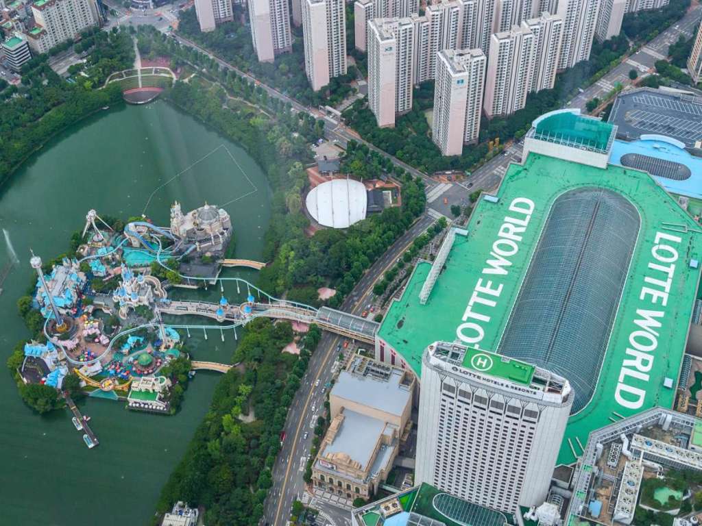 Aerial view of 2 Lotte World parks