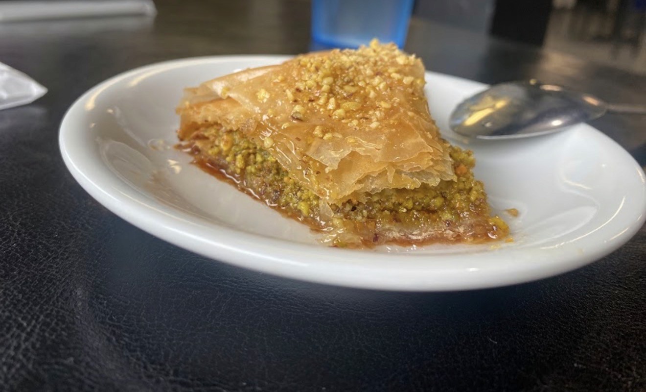 Pistachio baklawa served on a plate