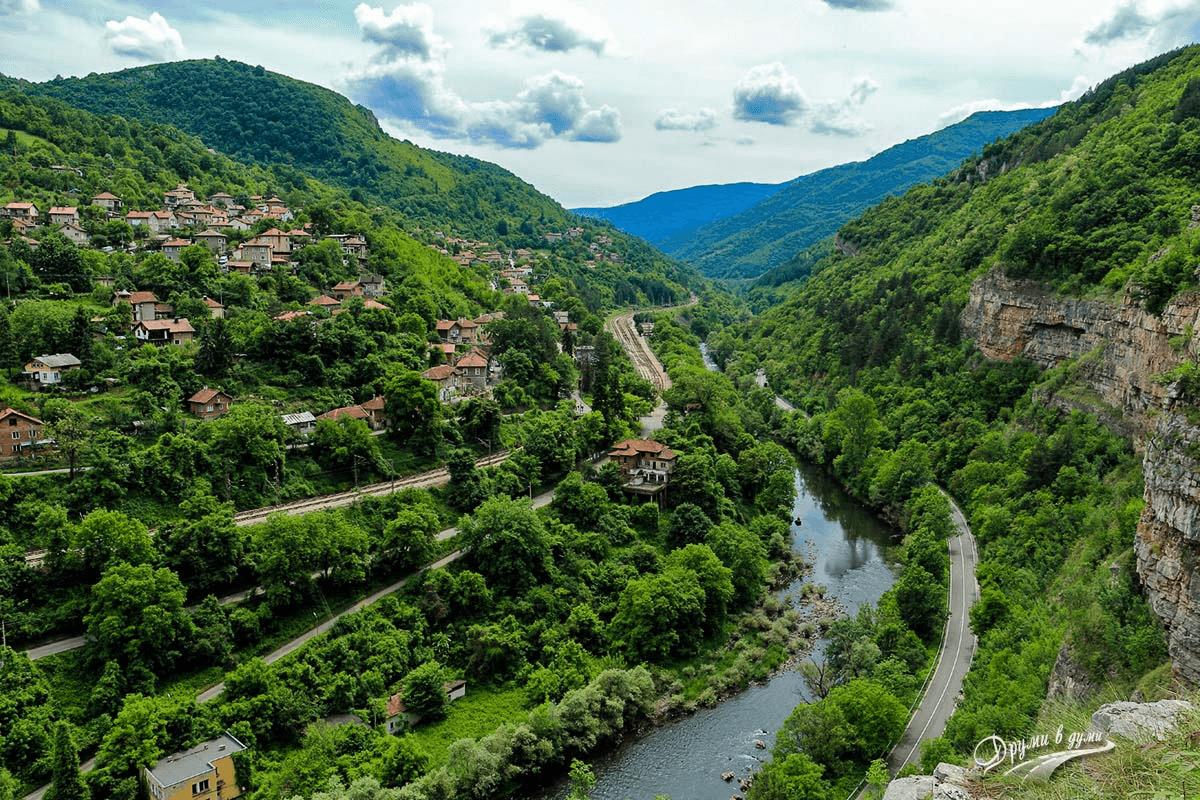 Lakatnik Rocks trail