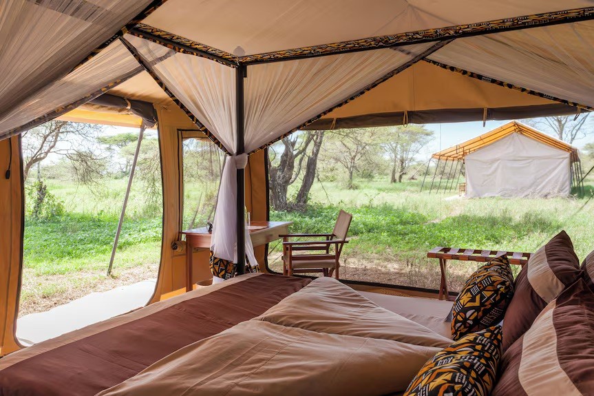 Gnu Mara river camp