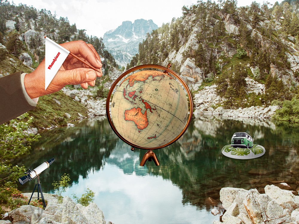 Collage surrealista con un globo terráqueo, telescopio, y una camioneta flotante en un paisaje montañoso.