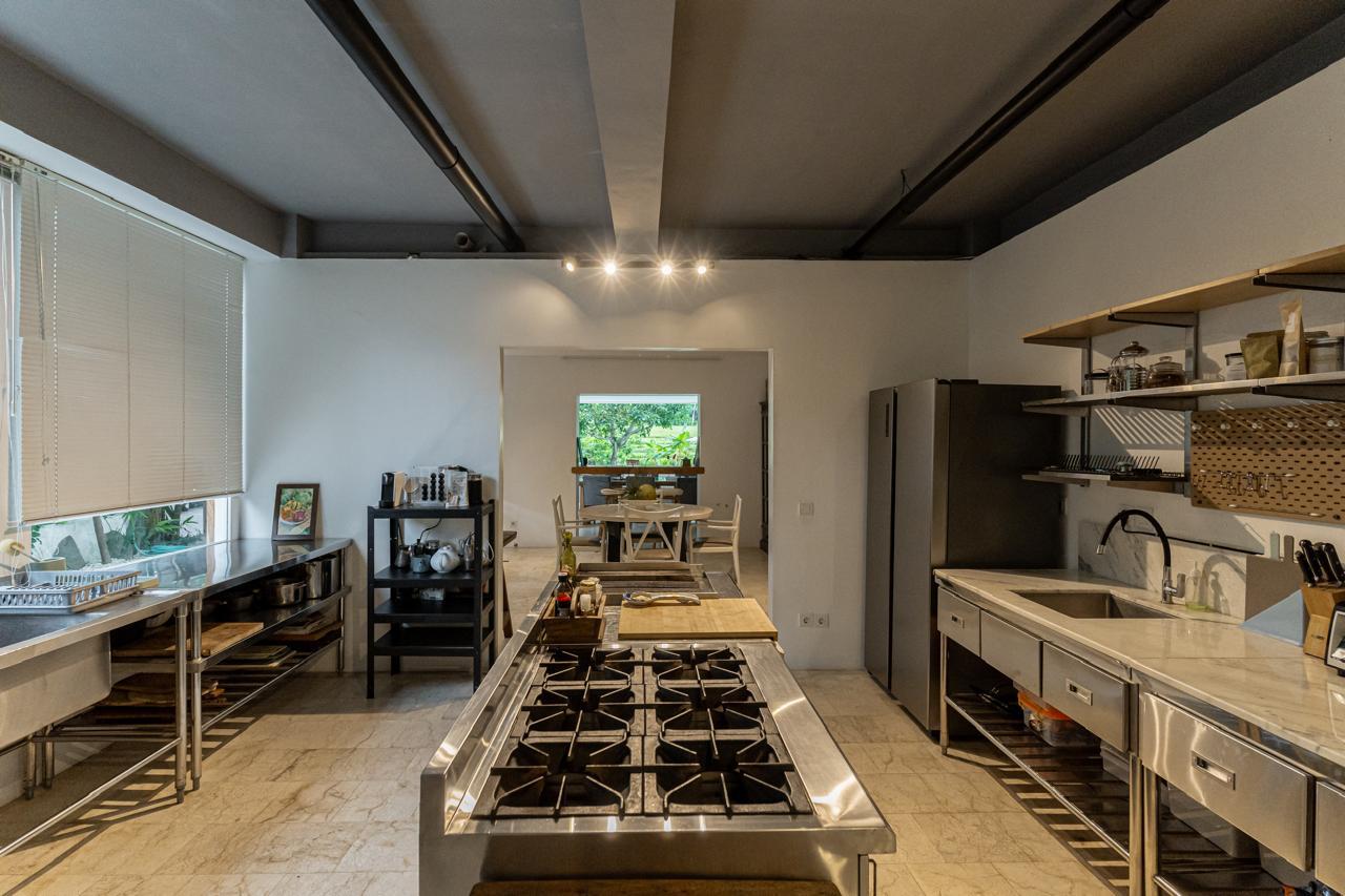 10-bedroom luxury villa by the river in Pererenan