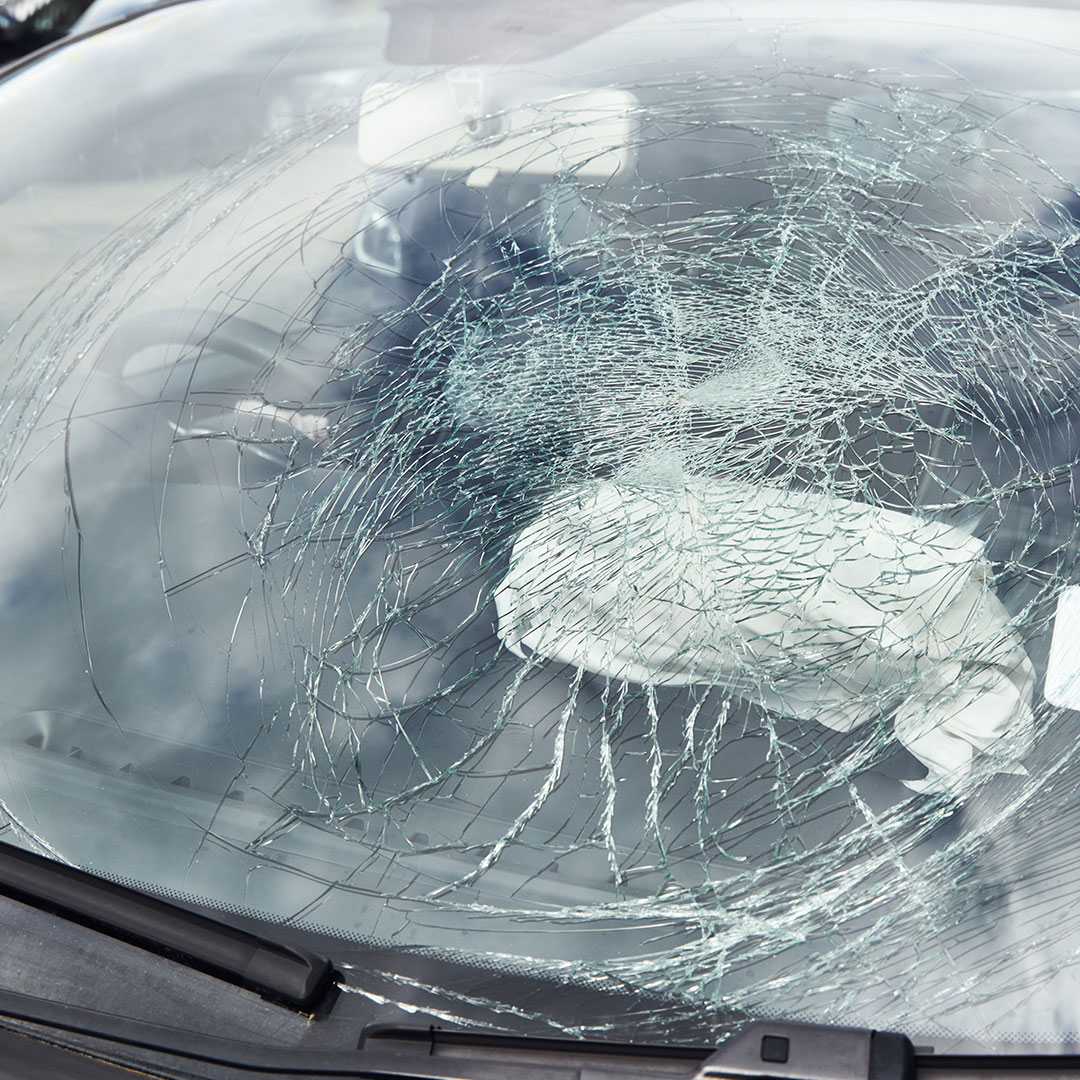 Frontscheibe mit Steinschlag und Riss – Autoglas Reparatur bei KulXpert