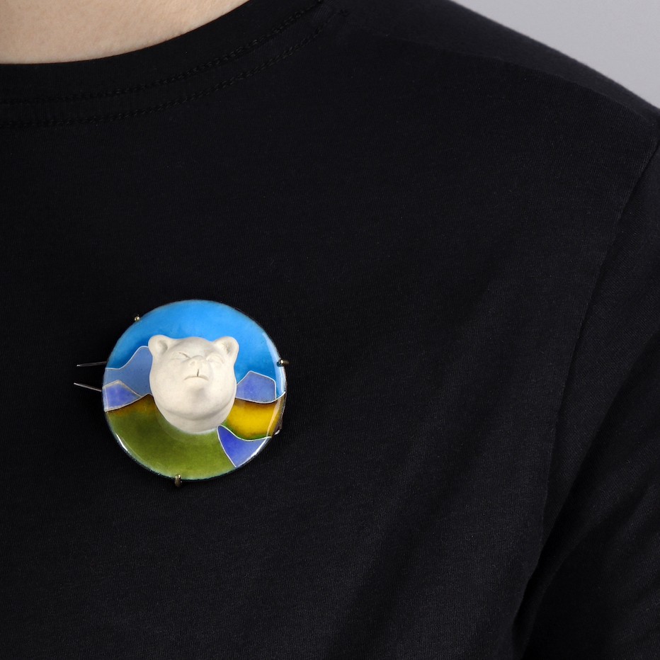 Bear brooch from Trophy series by Yuxin Song. Cloisonné enamel on copper and ceramic, 7.5 x 9 x 4.5cm, 2021. Hand-crafted jewelry exploring the relationship between nature and the heart.