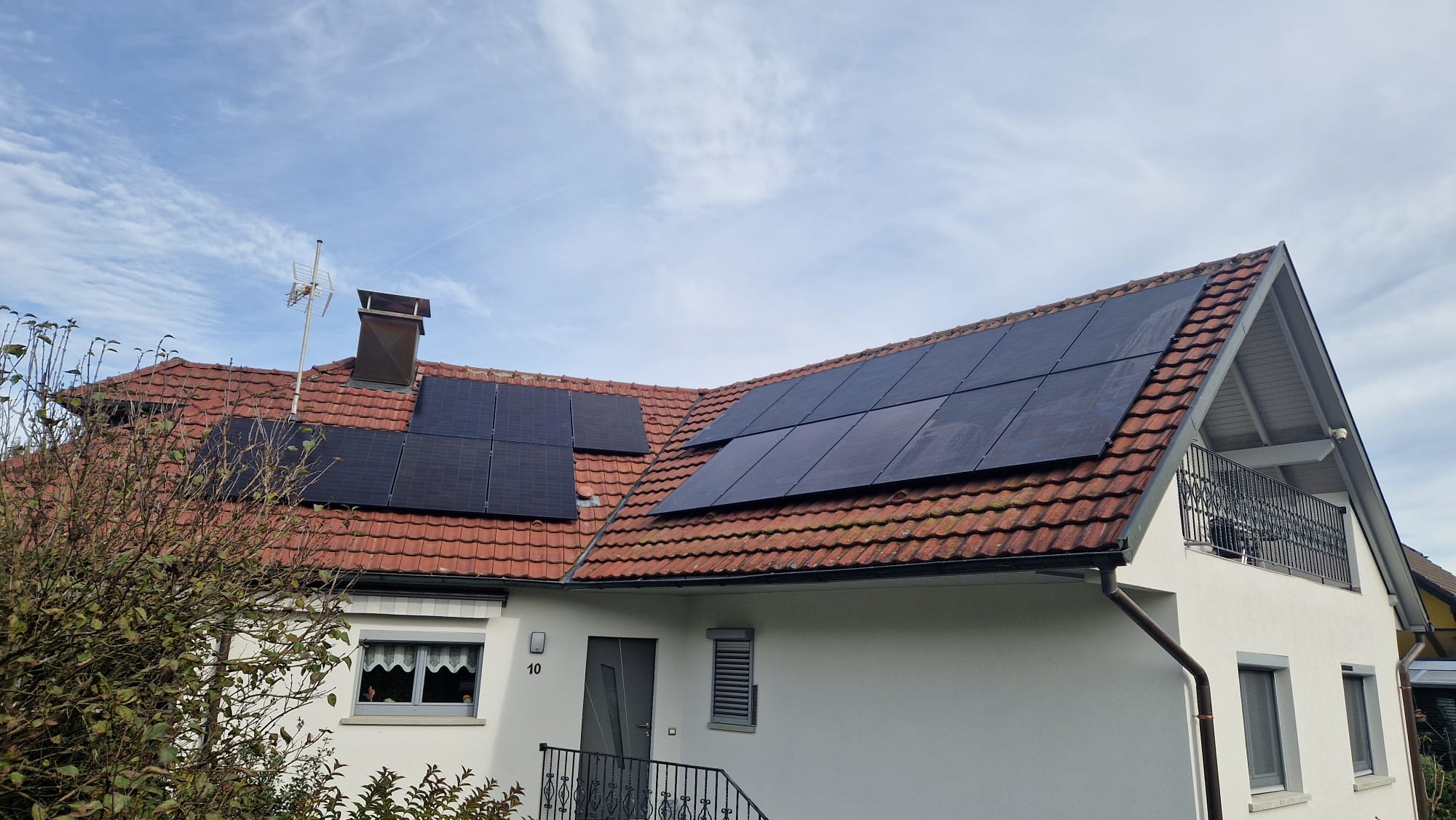 Panneaux solaires sur maison individuelle à Saint-Louis