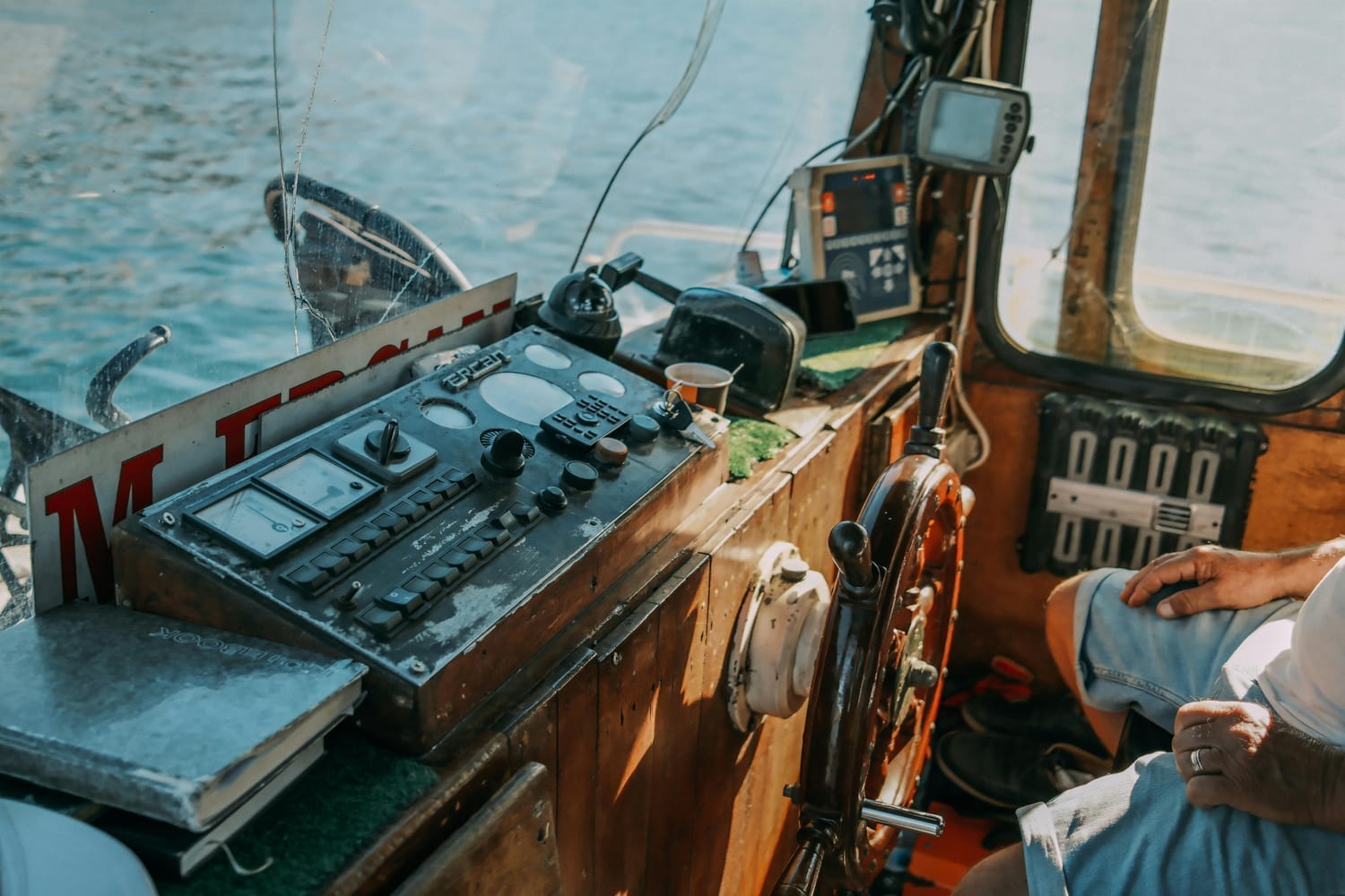 Ein Schiff auf hoher See braucht einen Kompass um auf Kurs zu bleiben....