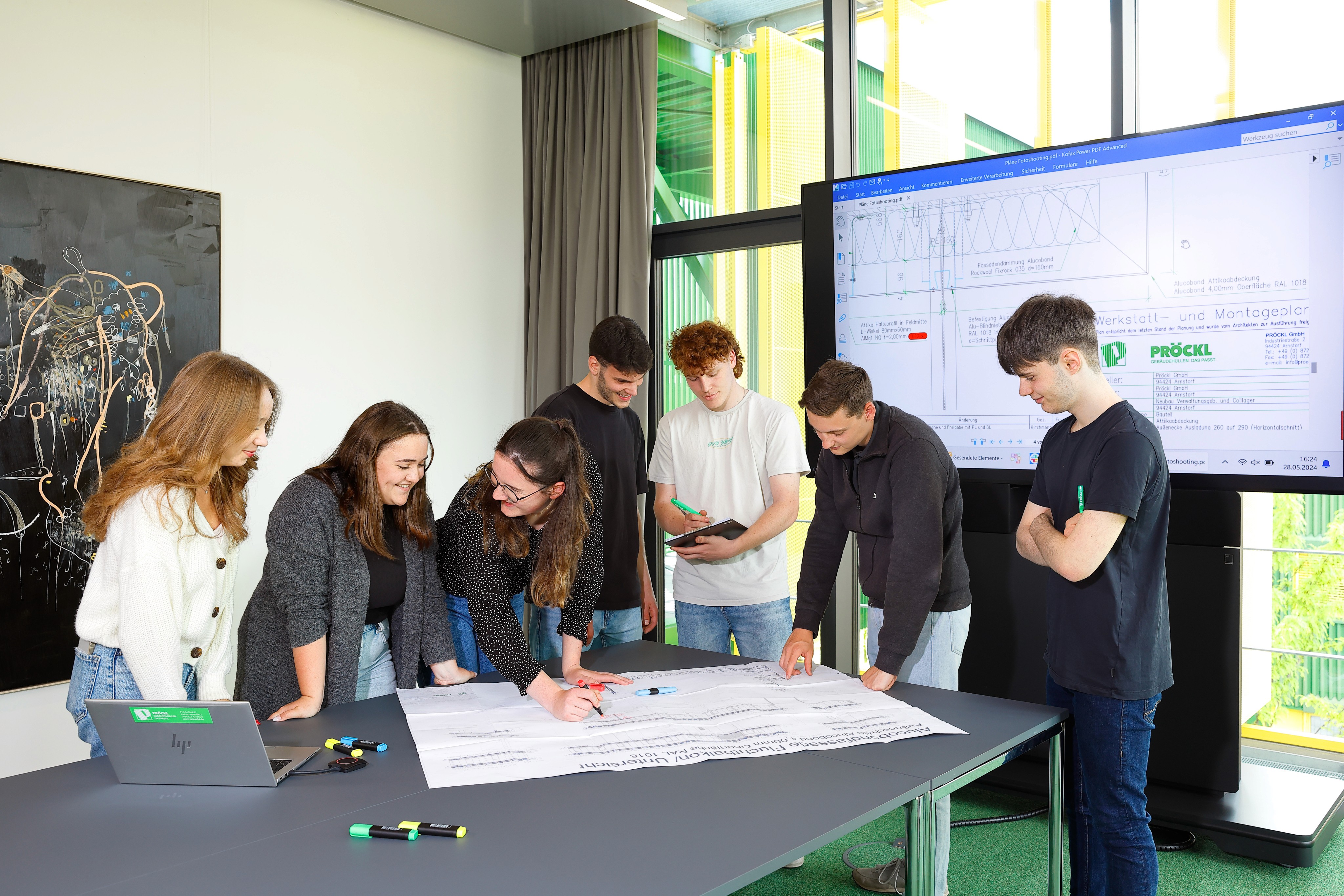 Auszubildende der Pröckl GmbH in der Lehrwerkstatt