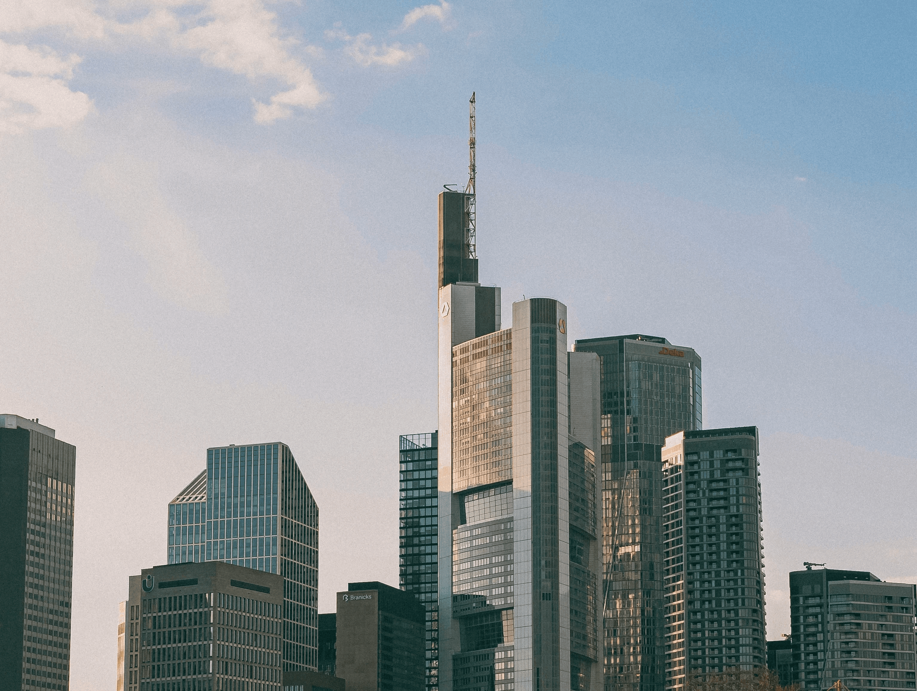 Skyline Frankfurt – lokale Hausverwaltung für Eigentümer durch reltix