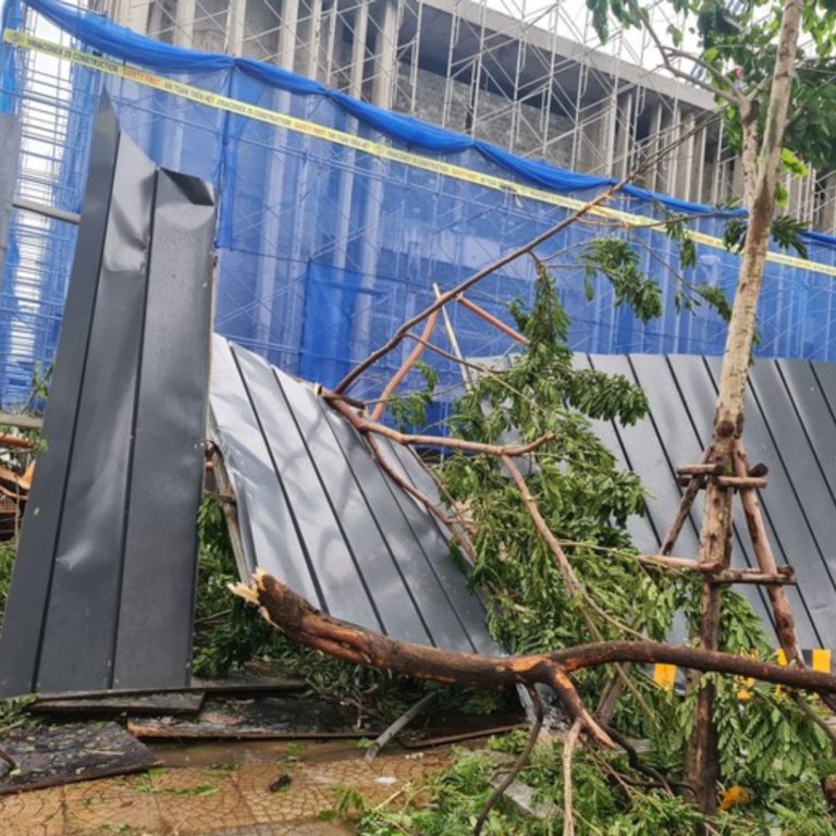 Siêu bão noru tàn phá miền trung