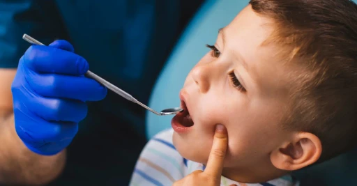 Quando deve ser a primeira visita ao médico dentista?