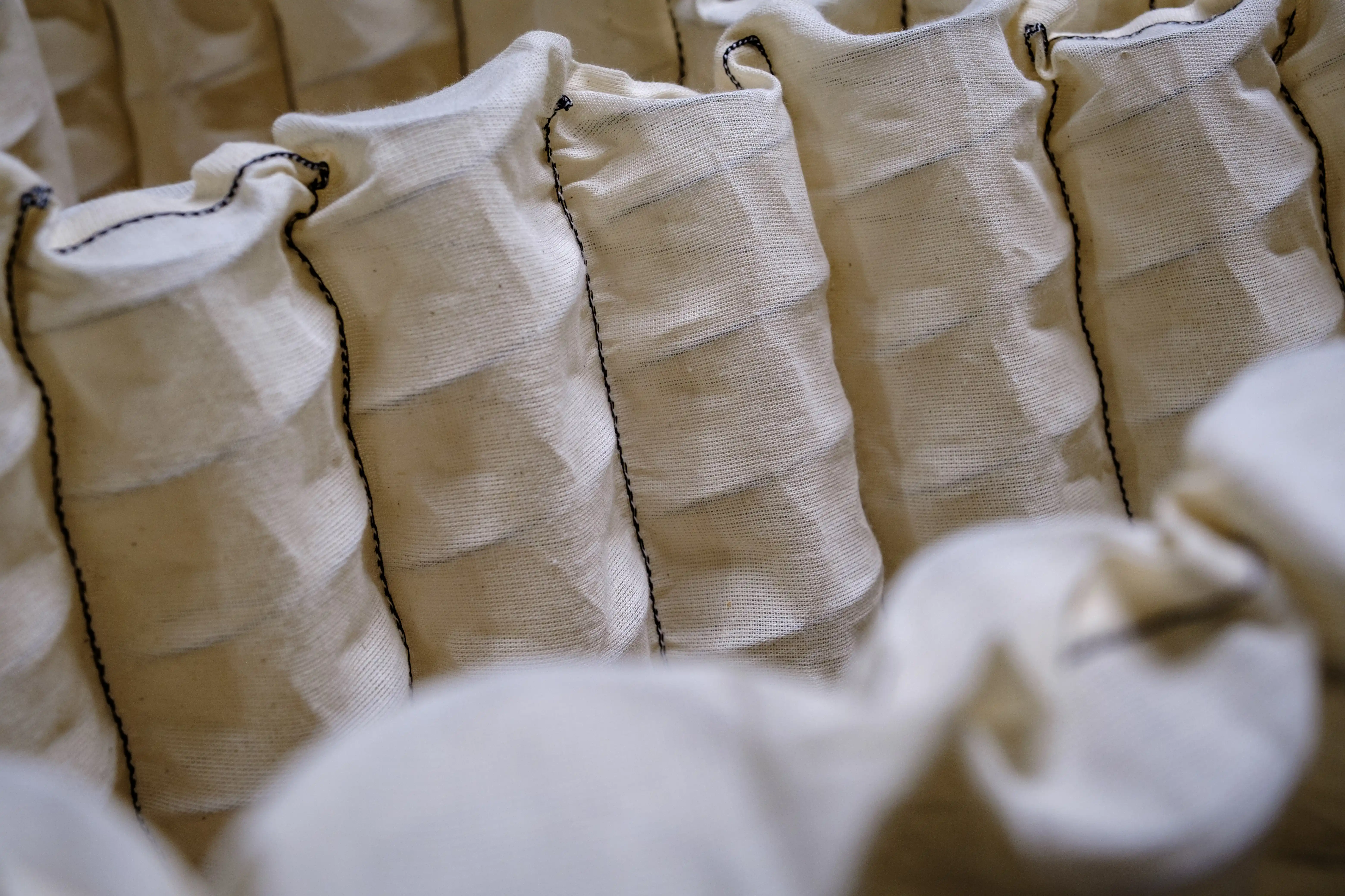 close up van verschillende stoffen