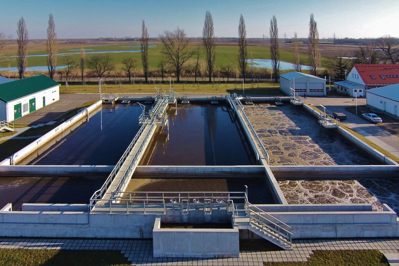 CYCLATOR basins with BIODEC decanters at the Kiskunhalas municipal wastewater treatment plant, Hungary