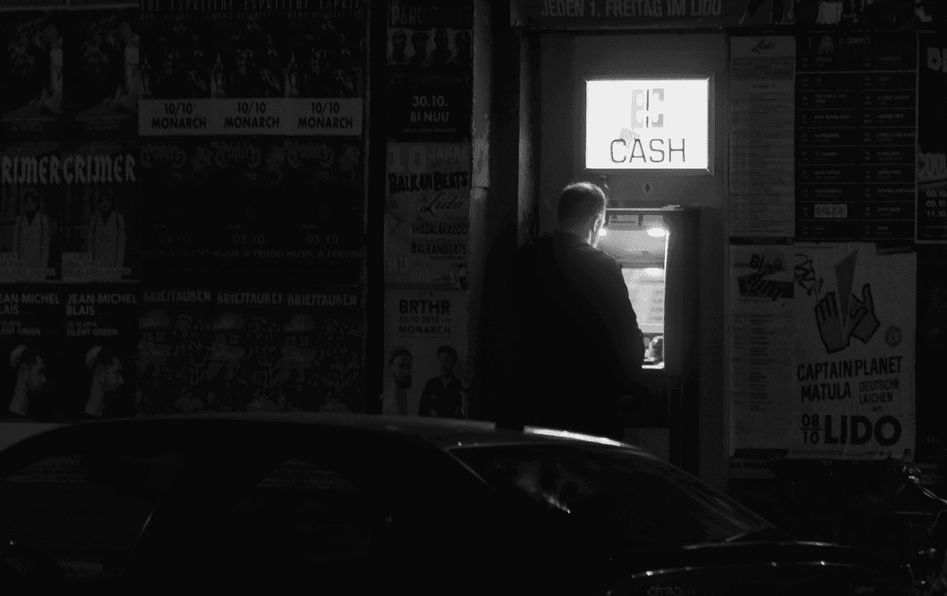 What impacts cash flow in F&B businesses and why does it matter?
