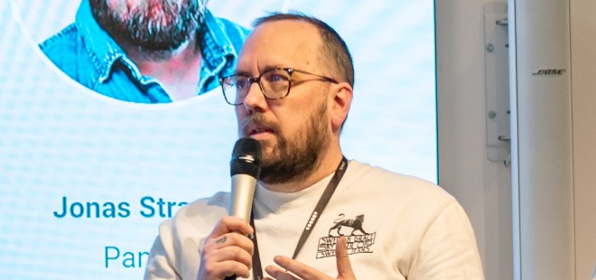 Jonas Strandell speaking at an event