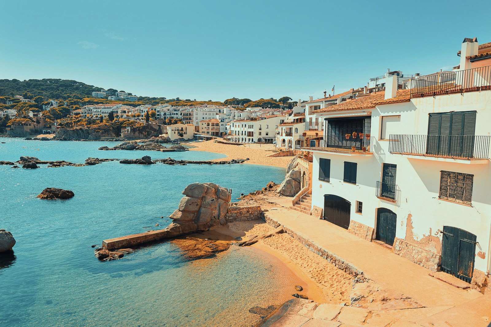 Coastal village scene in Spain, capturing the relaxed rhythm and shared experiences central to multigenerational travel.