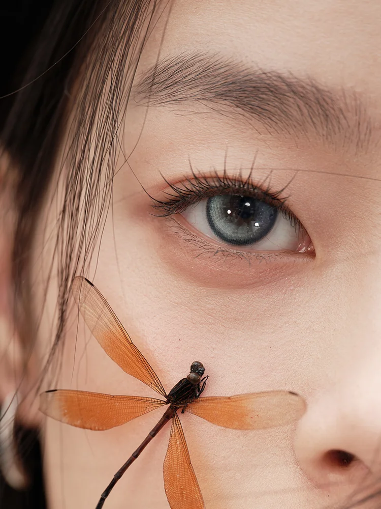 Girl plays in the beach