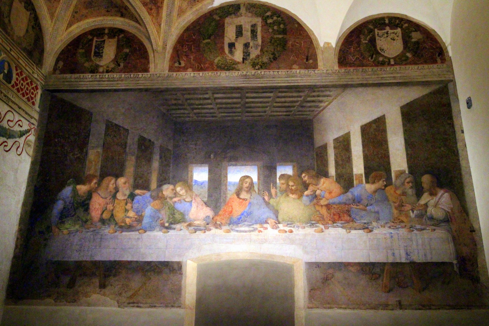 photography of dam during daytime