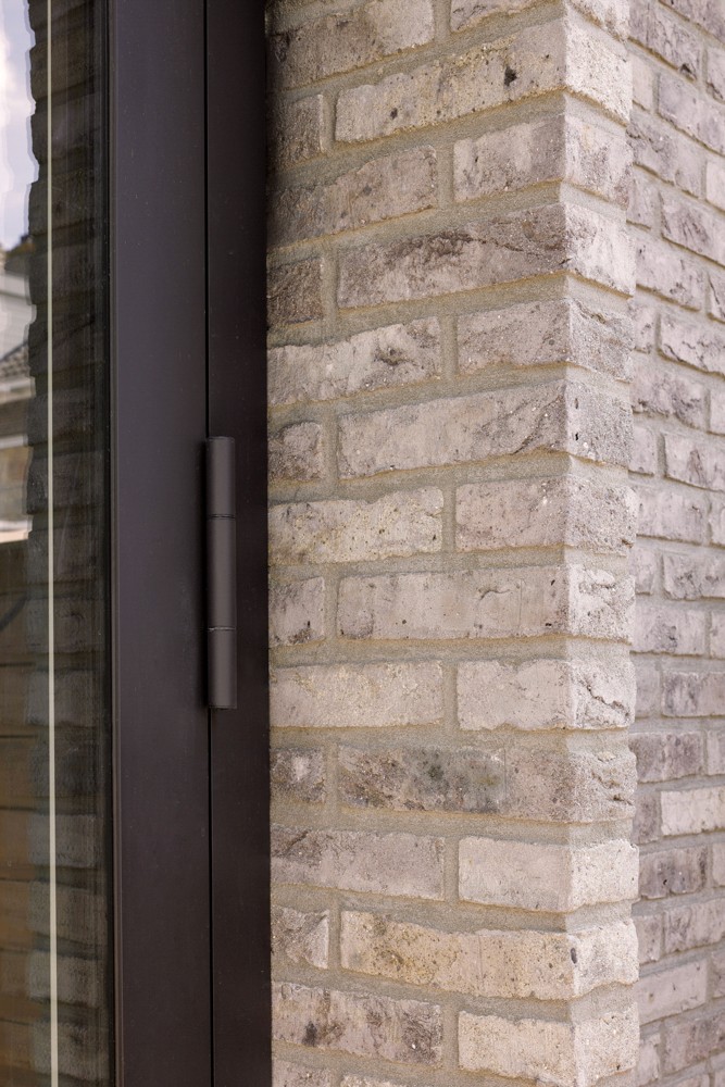 Positive Space, herenhuis - walk in closet mirror