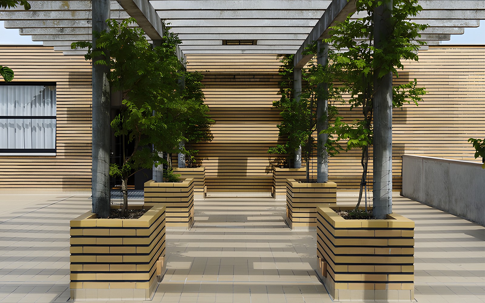 卡夫羅別墅的入口，現代建築與帶狀花盆，法國。