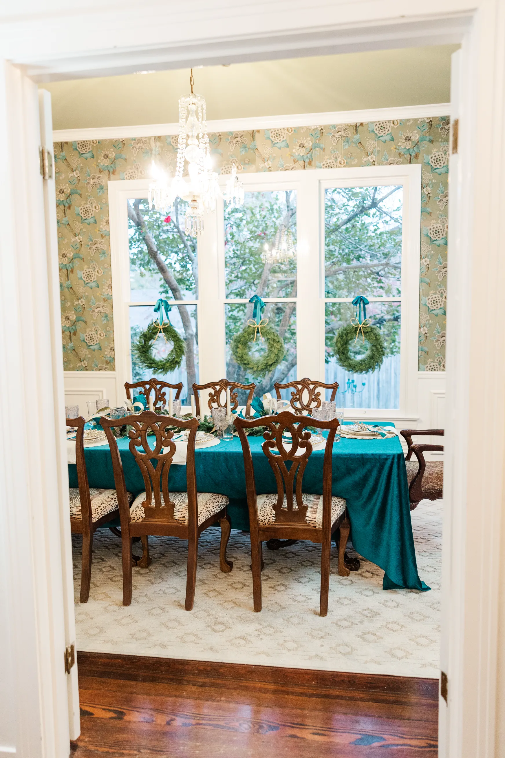 Luxury table setting by Sarah Overall Events with pink embroidered napkins, gold-rimmed plates, floral arrangements, and personalized menus in Shreveport.