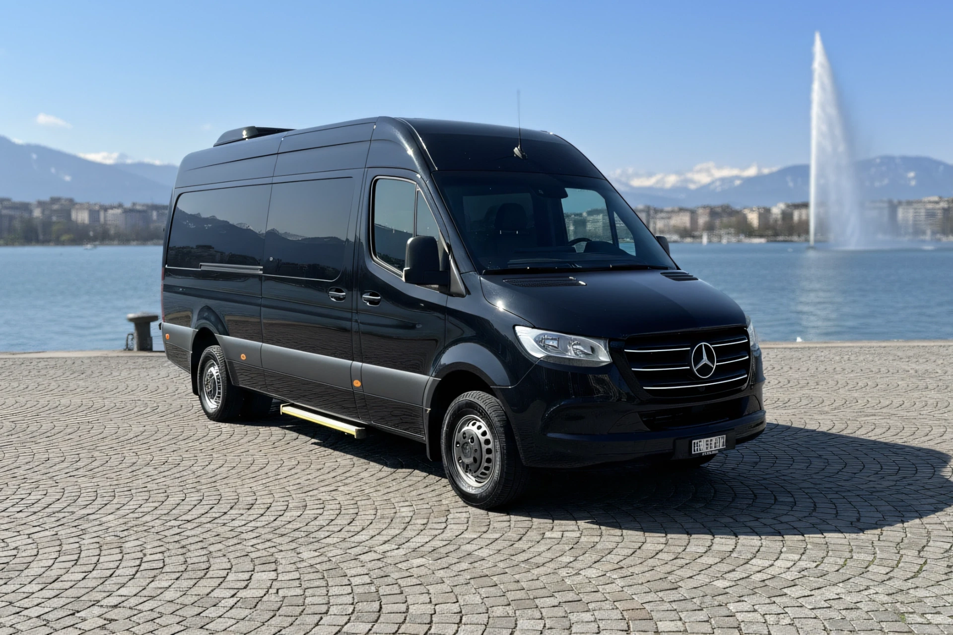 mercedes sprinter devant le lac leman a geneve