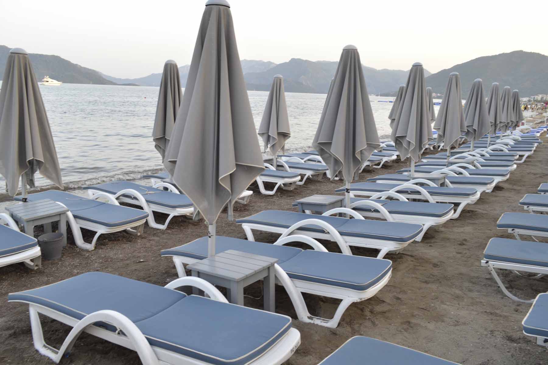 woman holding a phone and man looking at the phone. both are smiling