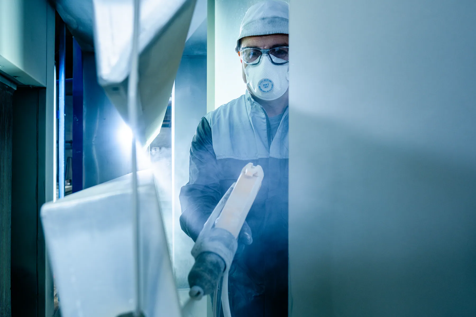 Metalux, Beschichtungsvorgang in der Kabine