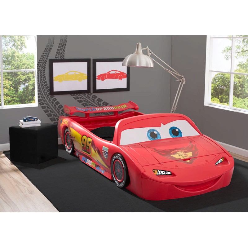 The toddler lightning mcqueen bed blends modern aesthetics with practical design for any setting.