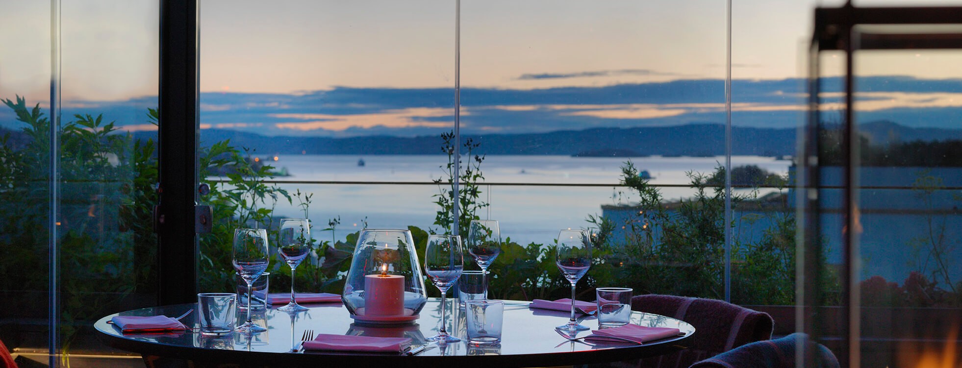 outdoor-lounge-under-a-wooden-pergola--draped-line