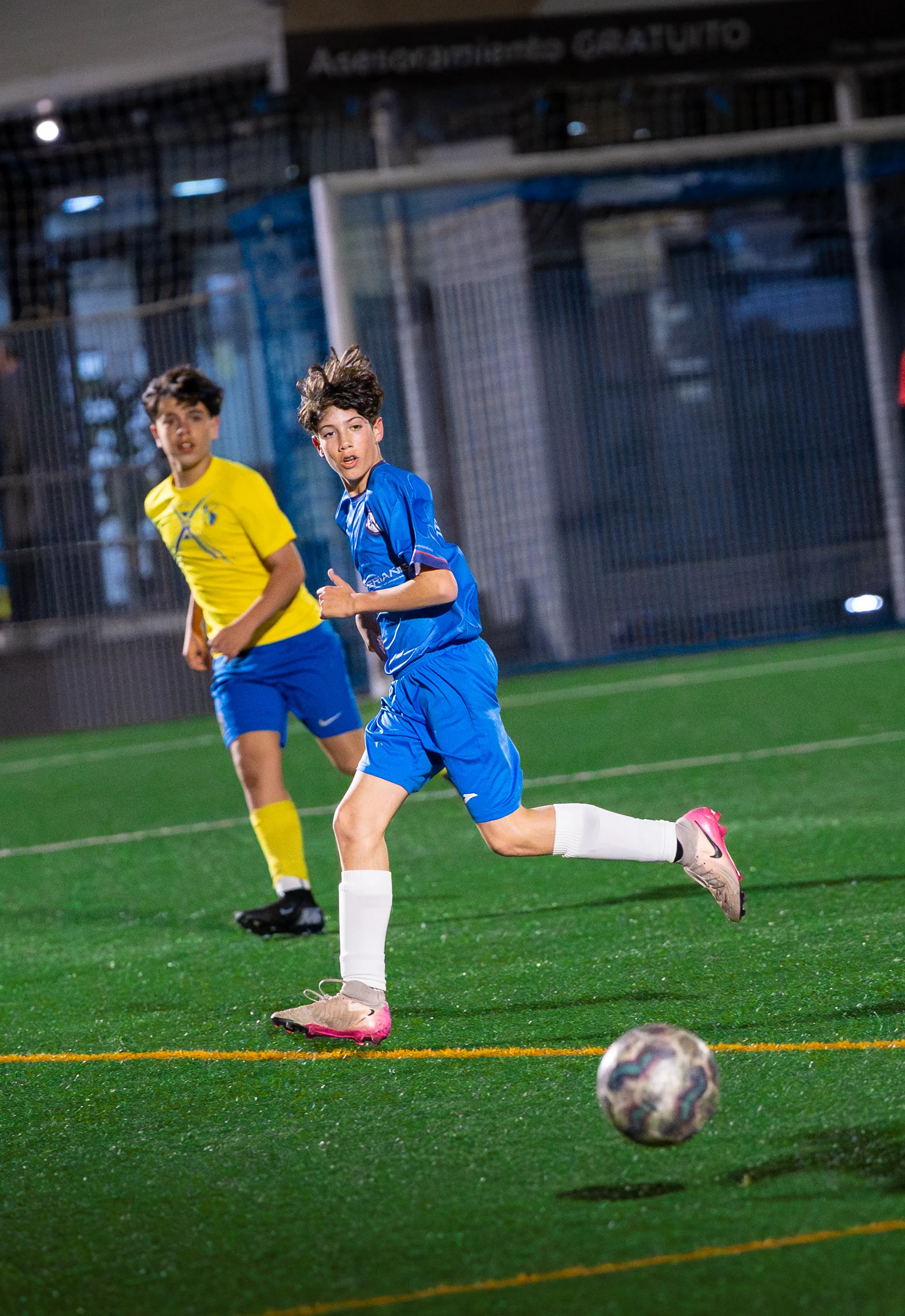 partido fútbol sala amigos Hospitalet, fotografía deportiva sala Barcelona, Nolan Pardo fotógrafo Barcelona 2026, fútbol sala interior Hospitalet