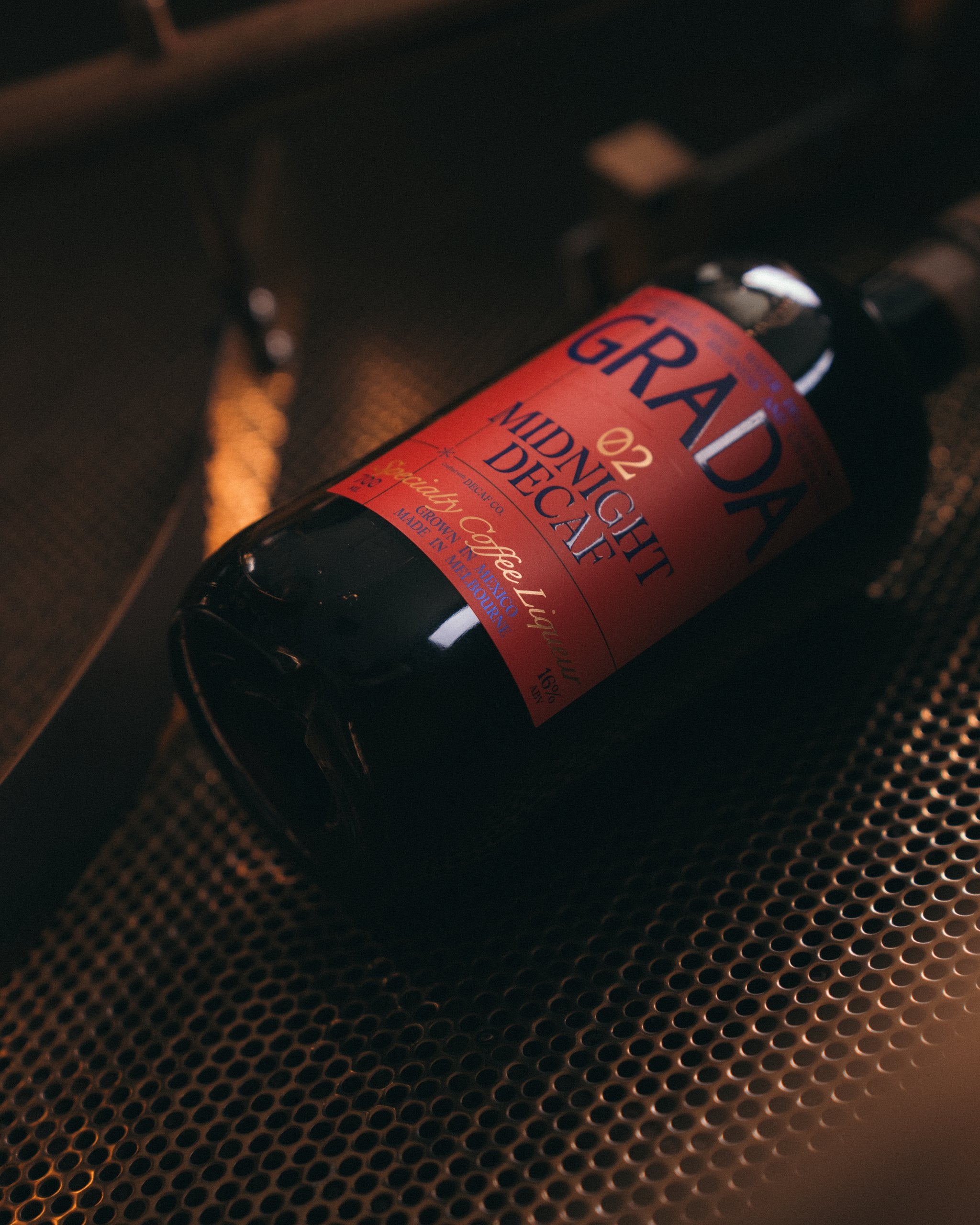 GRADA 02 Midnight Decaf 700ml bottle — 99.9% caffeine-free, Swiss Water decaffeinated Mexico Organic single origin.
