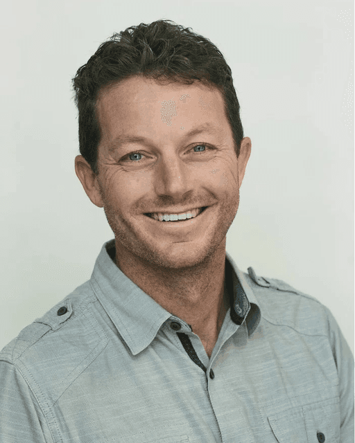 image of man wearing glasses folding his arms