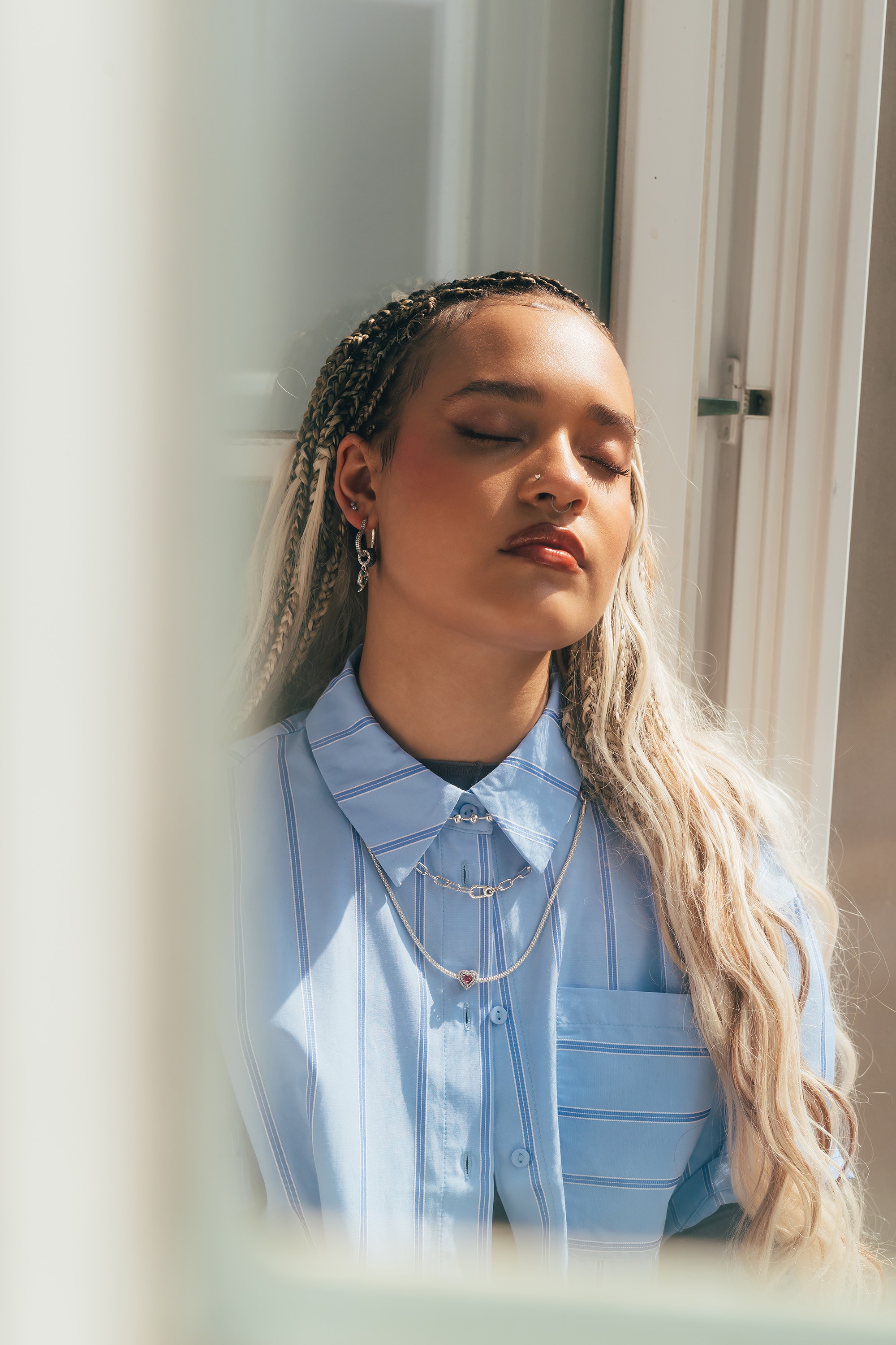 PANDORA x Sara James Produkcja kampanii digital z kolekcją na jesień 2025 Fotograf: Miłosz Rebeś Wideo: Łukasz Jasiński