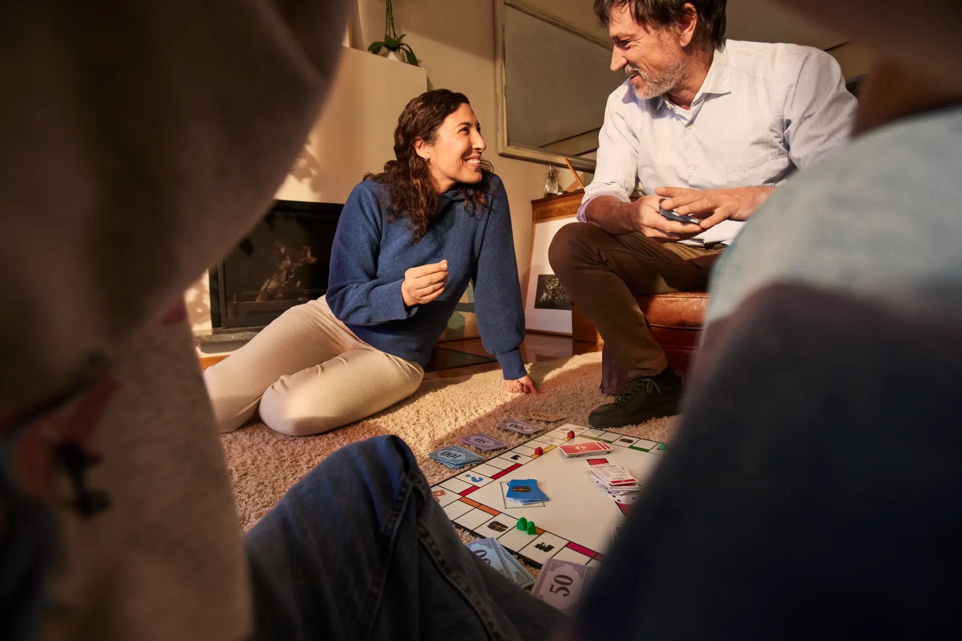 Familia joven disfrutando protegida por seguros Allianz en Murcia ciudad