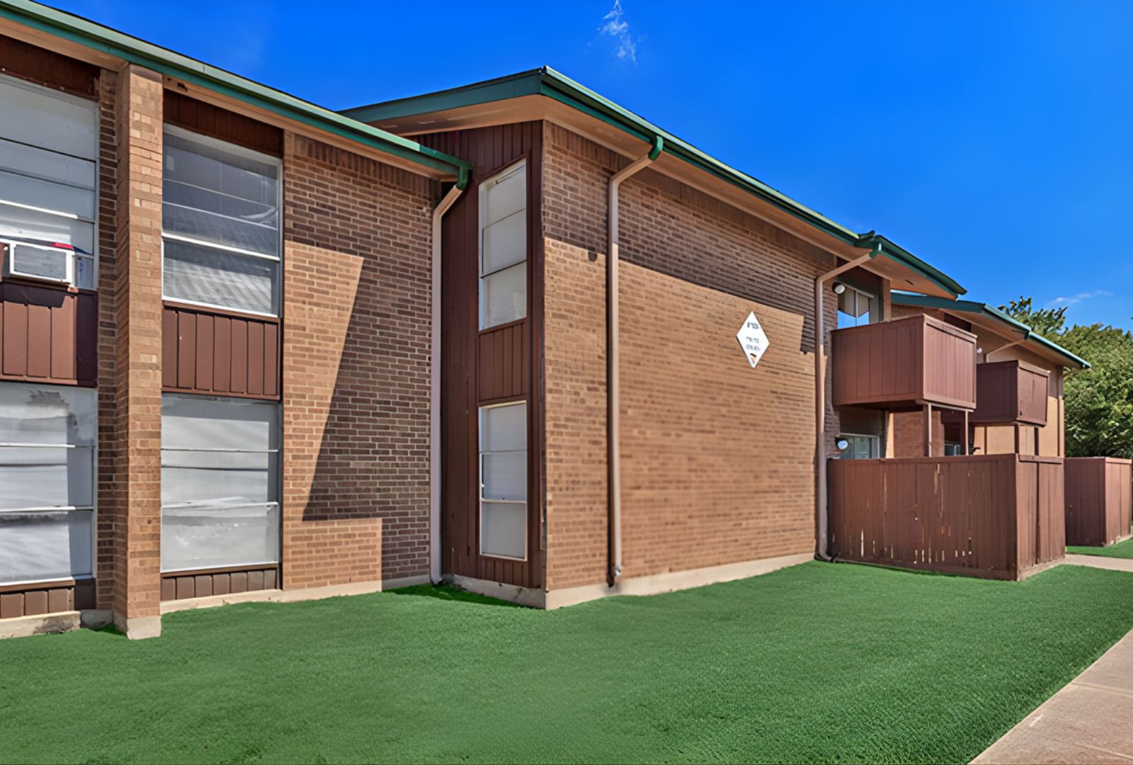 Villas Del Rey — 141-unit multifamily community in Dallas, TX; managed by Savoy Residential.