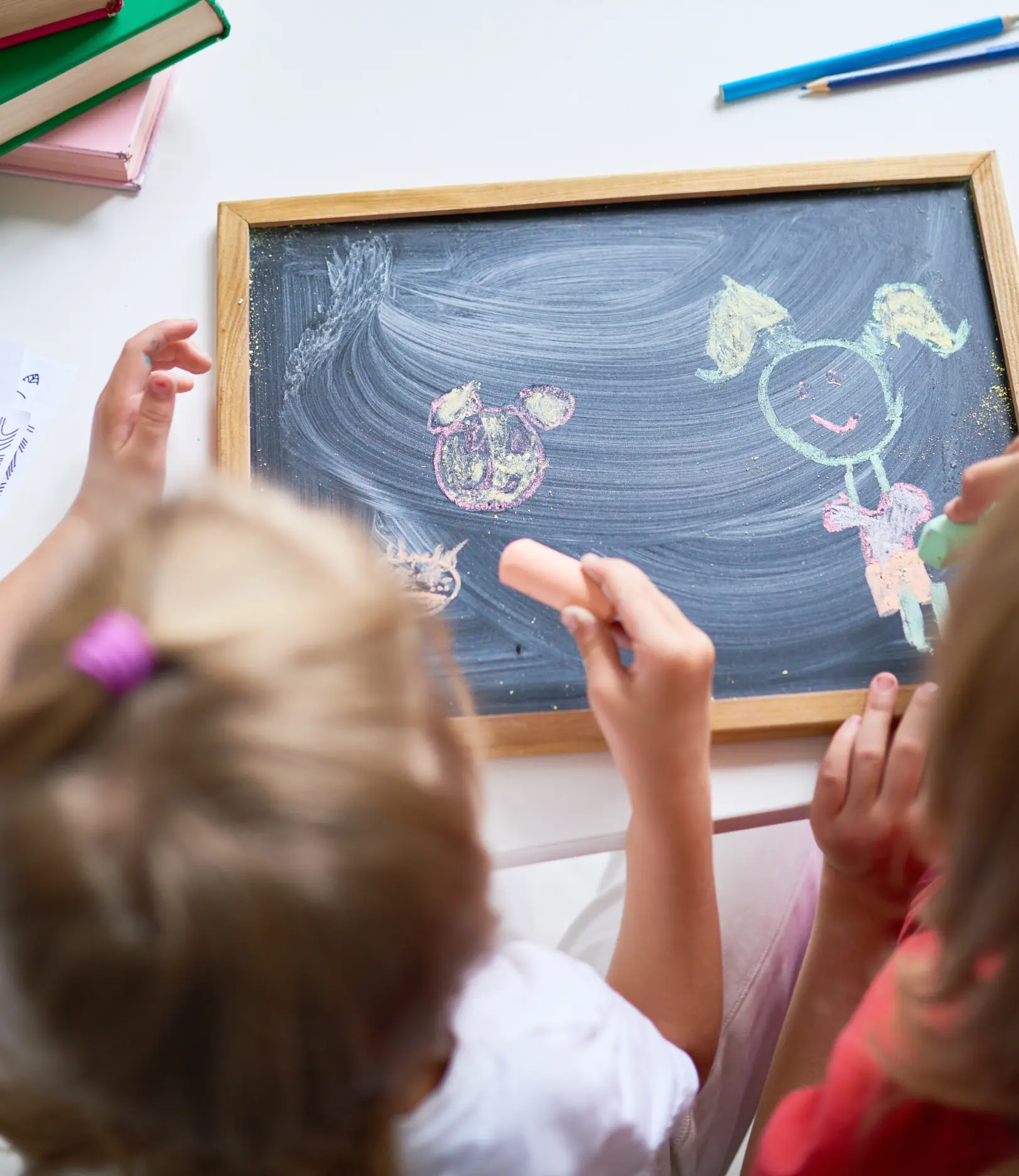 children-playing-birthday-game