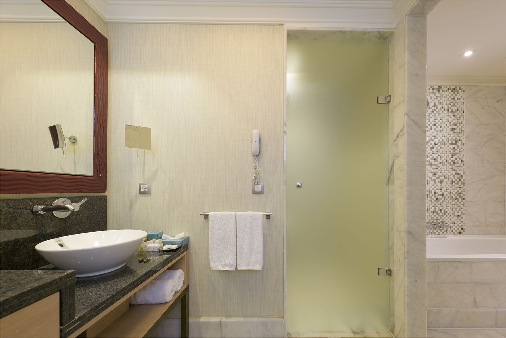 Family Suit Land View