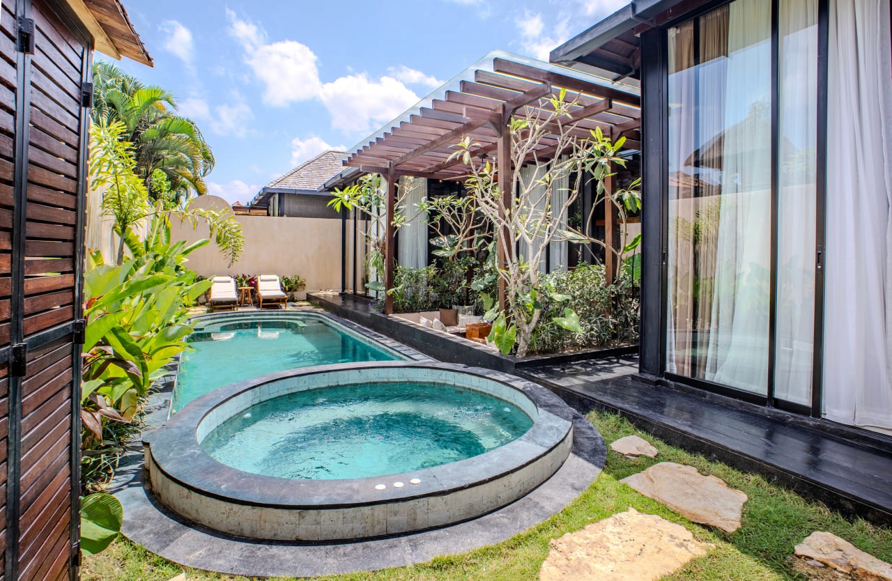 2-bedroom villa with jacuzzi terrace in Canggu
