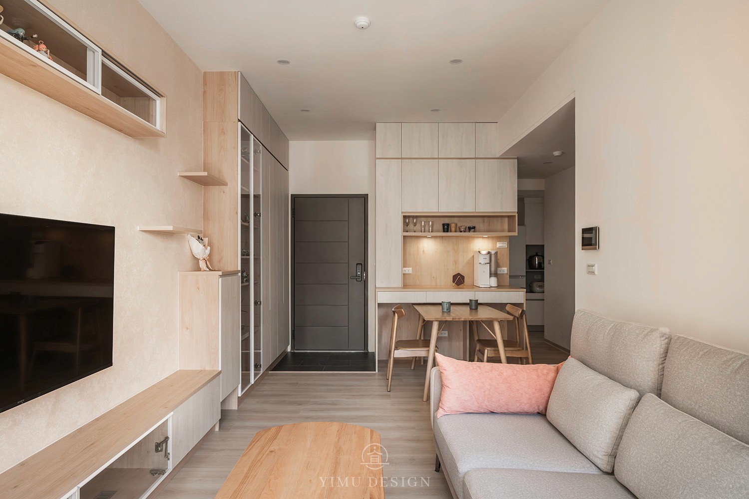 木光居住宅電視牆設計，收納與展示機能整合