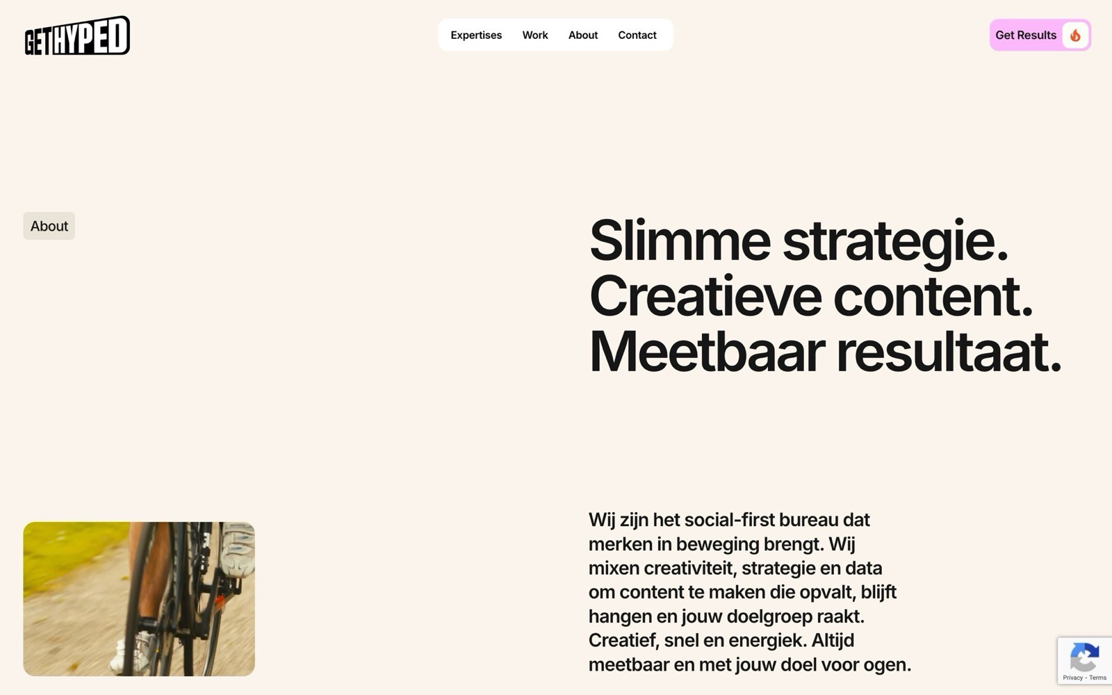 The homepage of a digital marketing agency features a minimalist design with beige background, bold black text emphasizing "slimme strategie," a cropped bicycle image, and navigation links for expertise, work, about, and contact, showcasing creativity and strategic content.