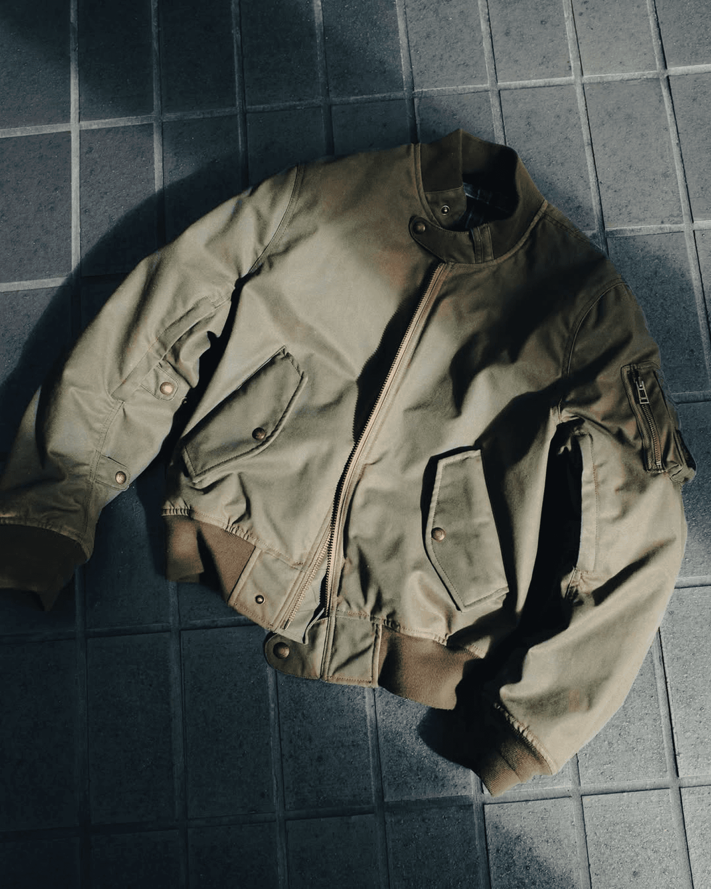 Nature morte d'un bomber en polyester vert Belstaff