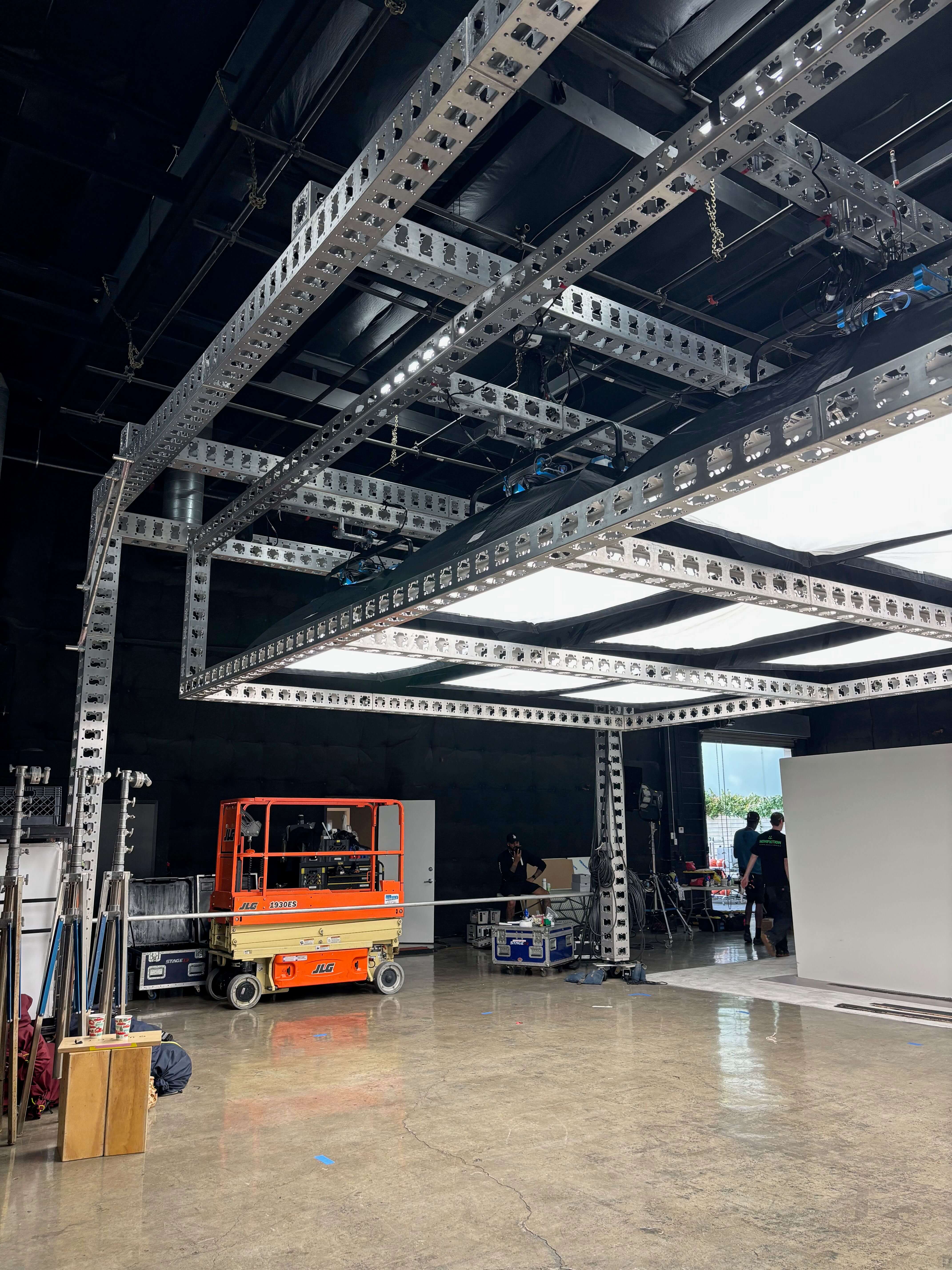 lighting integrated into grip stage rig