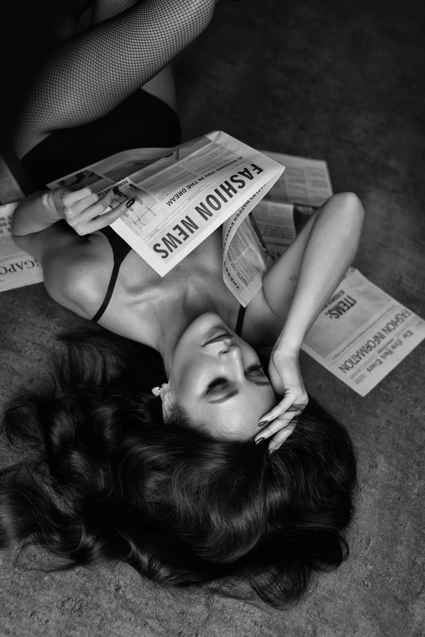 Agnieszka Czyzkowska fine art photography Warsaw woman lying with fashion magazine black and white