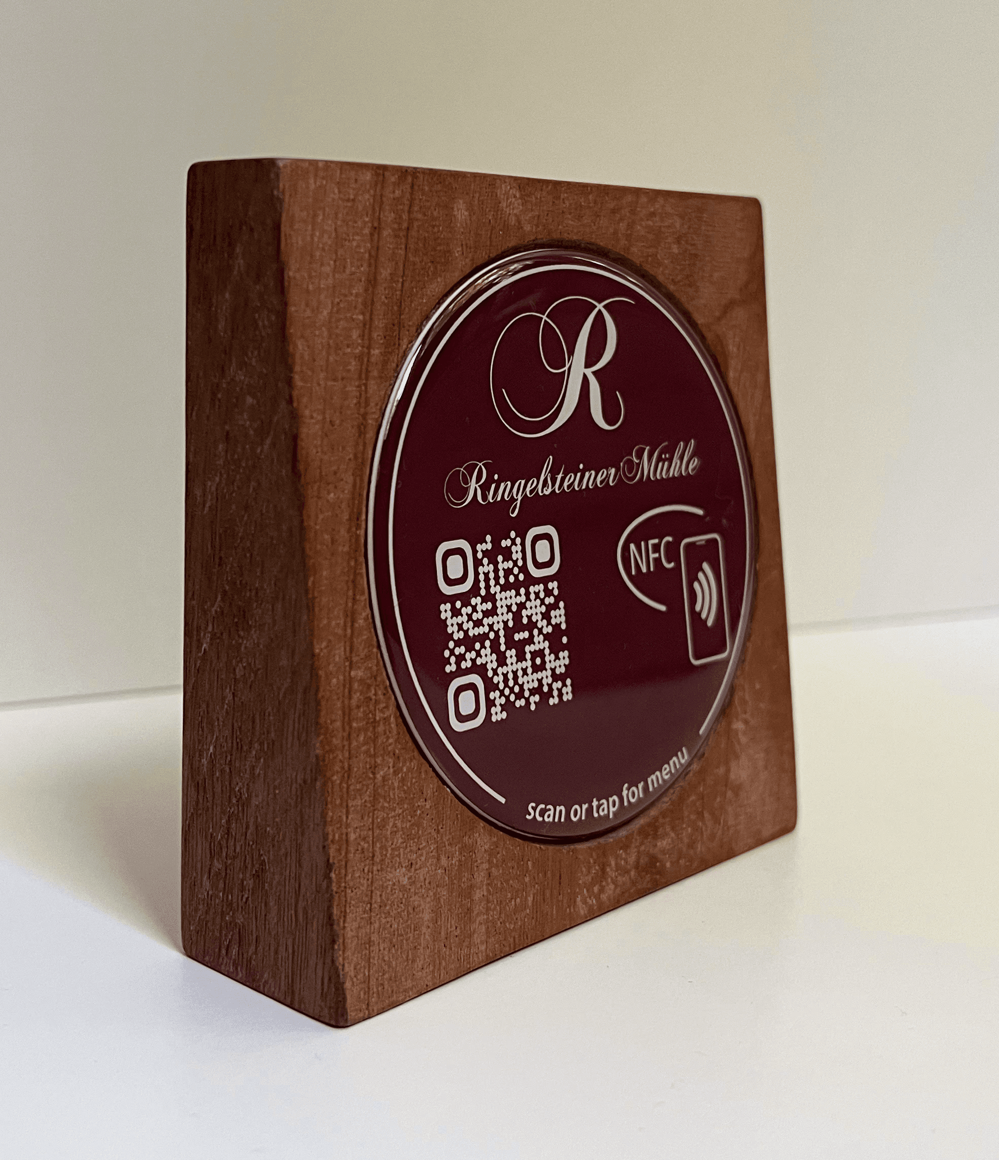 TTAGS NFC Holz-Aufsteller Hotel