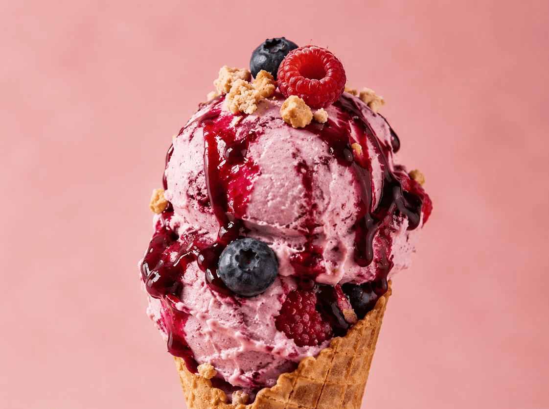 Cono Feelice con gelato ai frutti rossi, lamponi freschi e salsa alla frutta