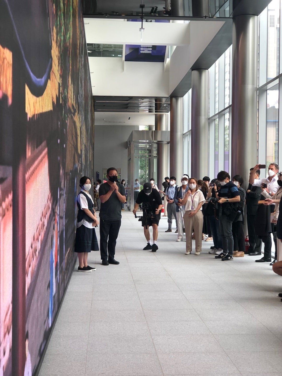 한국관광공사 서울센터 HiKR Ground: 1F HiKR Wall · 미디어 아티스트 이이남 X 한국관광공사 5대 관광거점도시 커미션 워크 기획