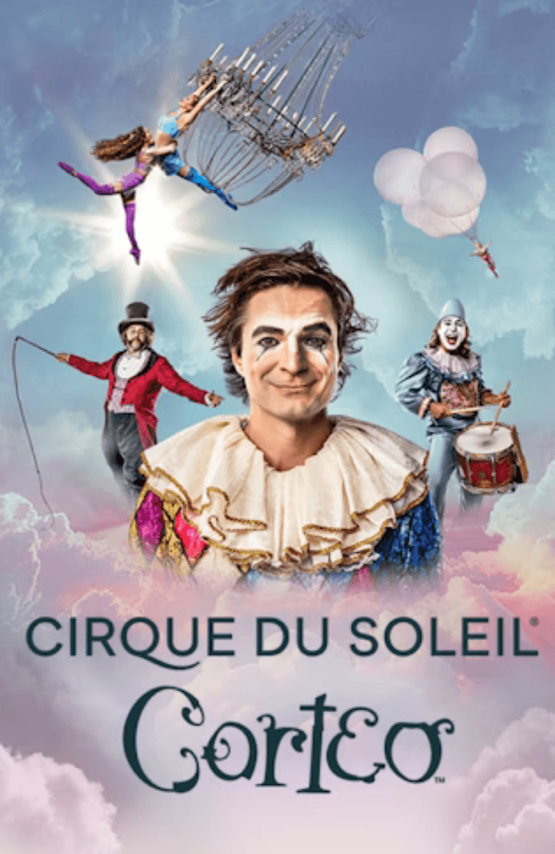 Corteo oleh Cirque du Soleil di Royal Albert Hall, London. Seorang penampil dengan riasan badut yang cerah dipagari oleh lengkungan panggung