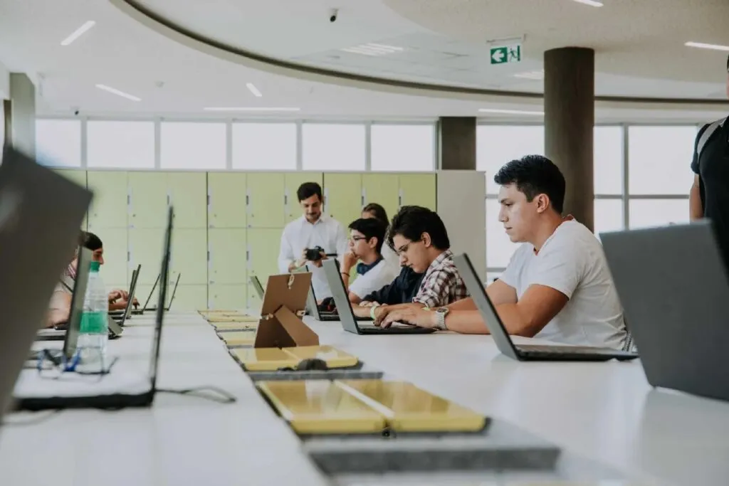 Silicon Misiones, polo tecnológico y educativo que forma talento joven en inteligencia artificial y economía del conocimiento en Argentina