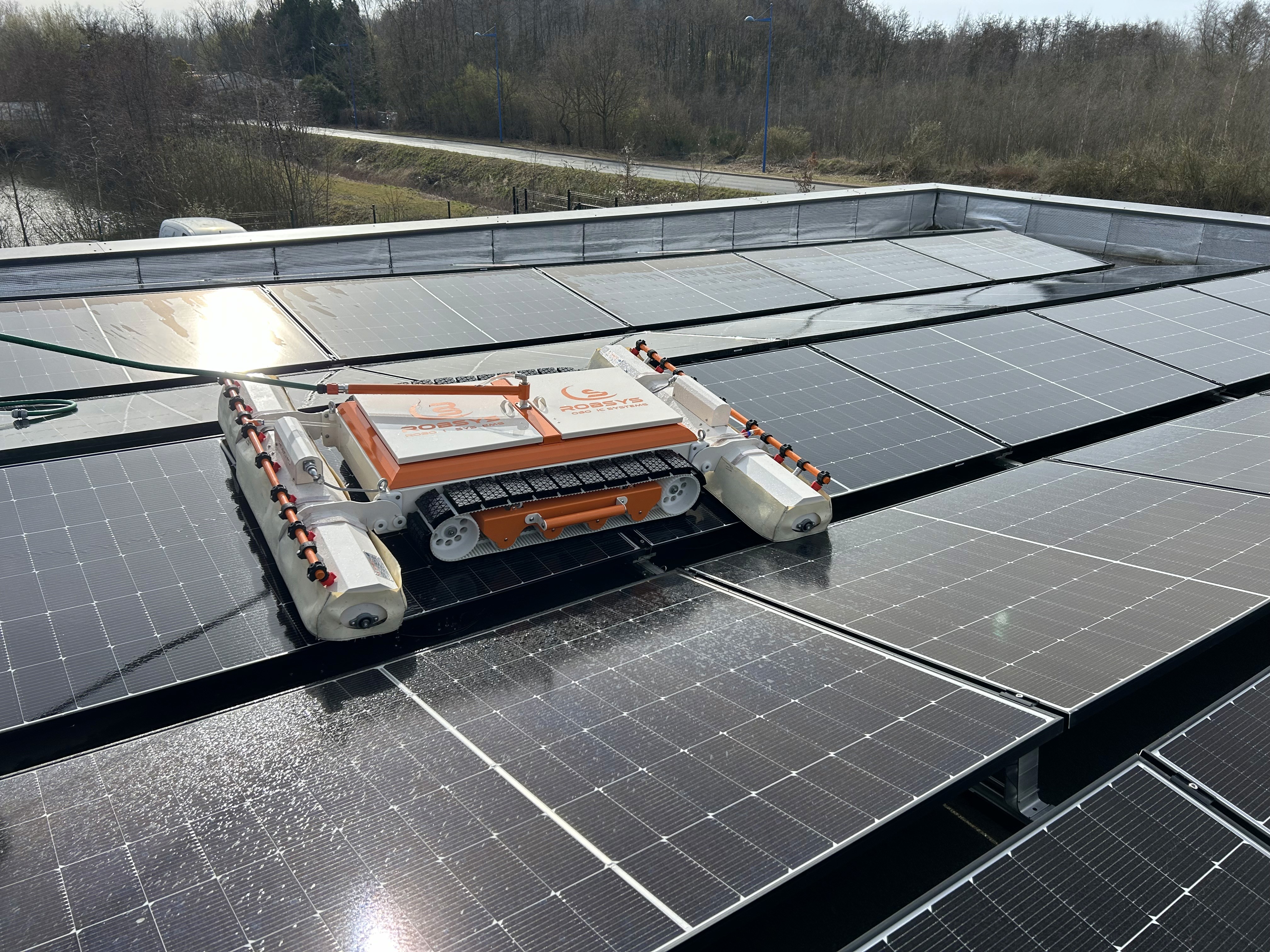 robot Robsys RTM PRO Series curățare panouri fotovoltaice industrial