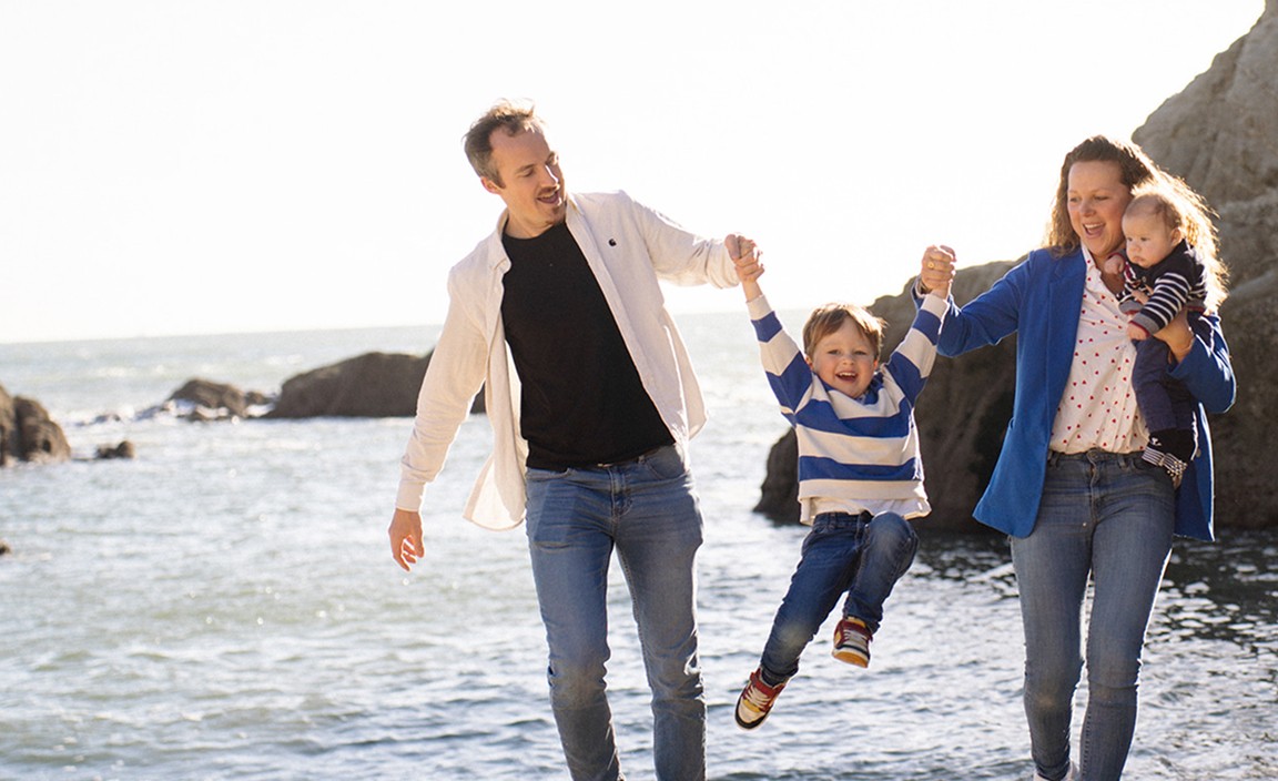 Amelia photographing